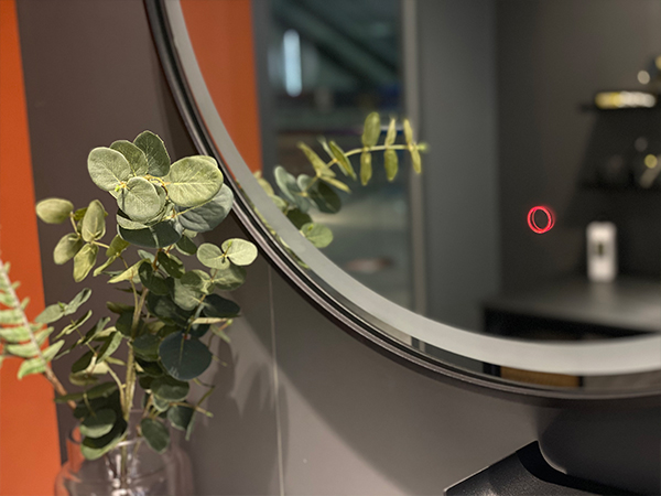 Шкаф для ванной комнаты со светодиодным зеркалом