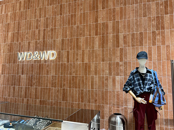 Магазин цепной одежды в Гуанчжоу