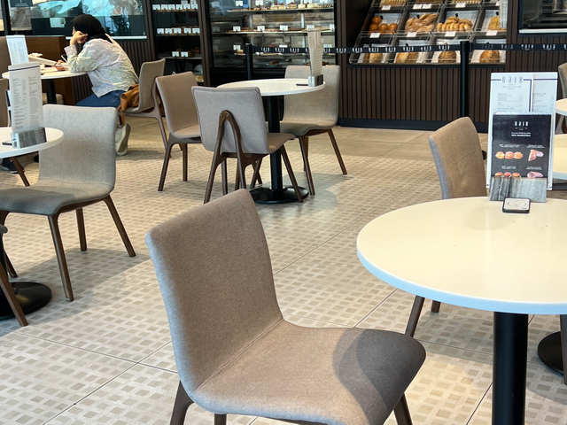 плитка, которая выглядит как бетон