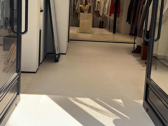 Вечная элегантность: винтажный магазин одежды в Yiwu